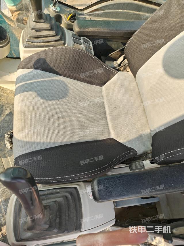 座椅左側(cè)控制臺(tái)/音響/含左手柄(駕駛室部分) 座椅左側(cè)控制臺(tái)/音響/含左手柄(駕駛室部分)