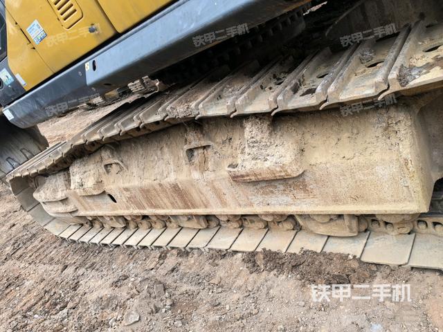 右驅(qū)動輪（行走機構(gòu)）