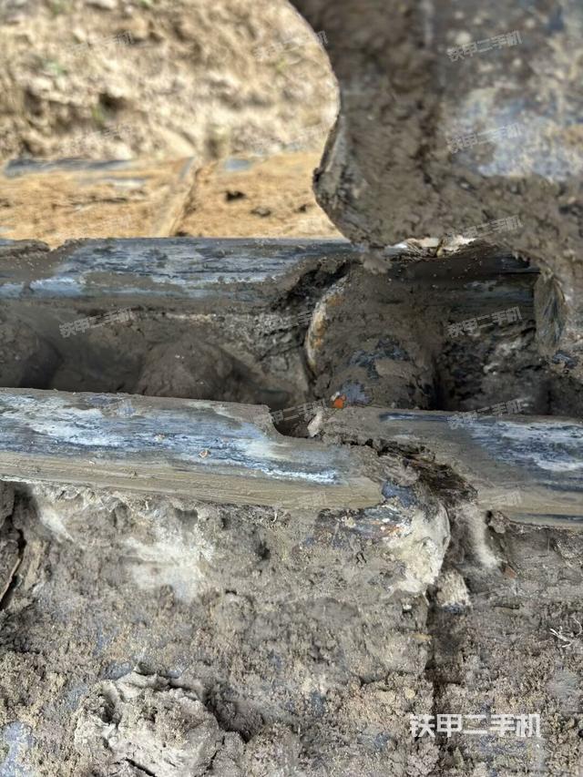 右側(cè)履帶整體?(行走機(jī)構(gòu)) 右側(cè)履帶整體?(行走機(jī)構(gòu))