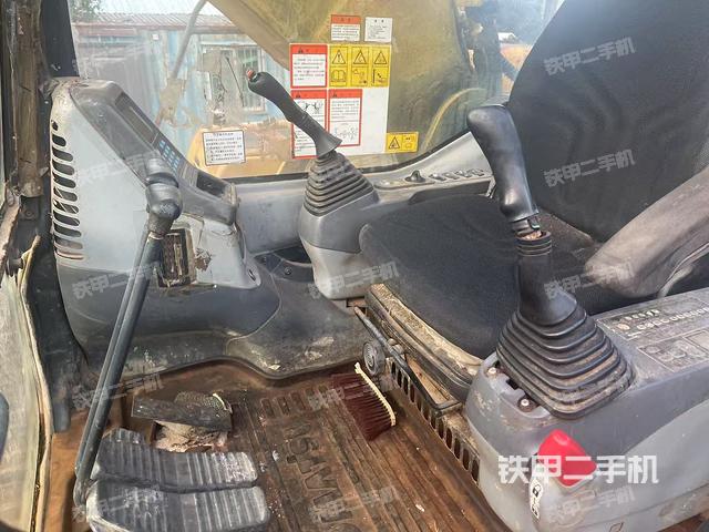 駕駛室整體（整機(jī)外觀）