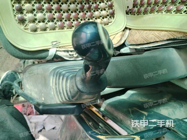 座椅左側(cè)控制臺(tái)/音響/含左手柄(駕駛室部分) 座椅左側(cè)控制臺(tái)/音響/含左手柄(駕駛室部分)