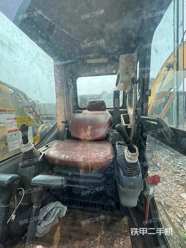 驾驶室整体（整机外观）