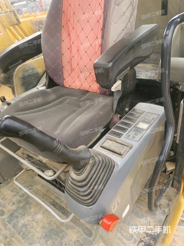 駕駛室正側(cè)（駕駛室部分）