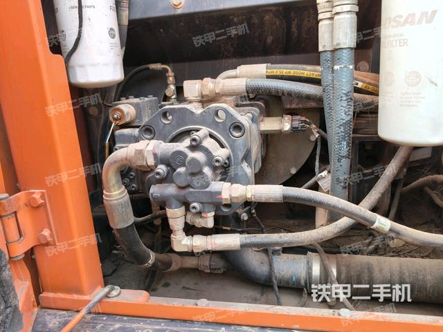 液壓泵艙室正面整體（整機(jī)外觀）