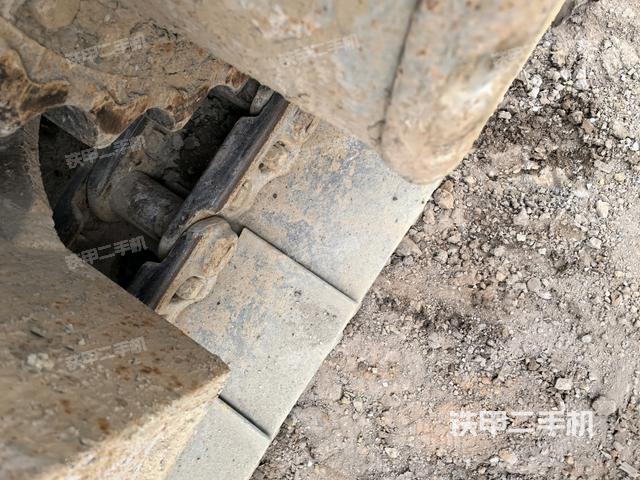 左驅(qū)動輪（行走機構(gòu)）