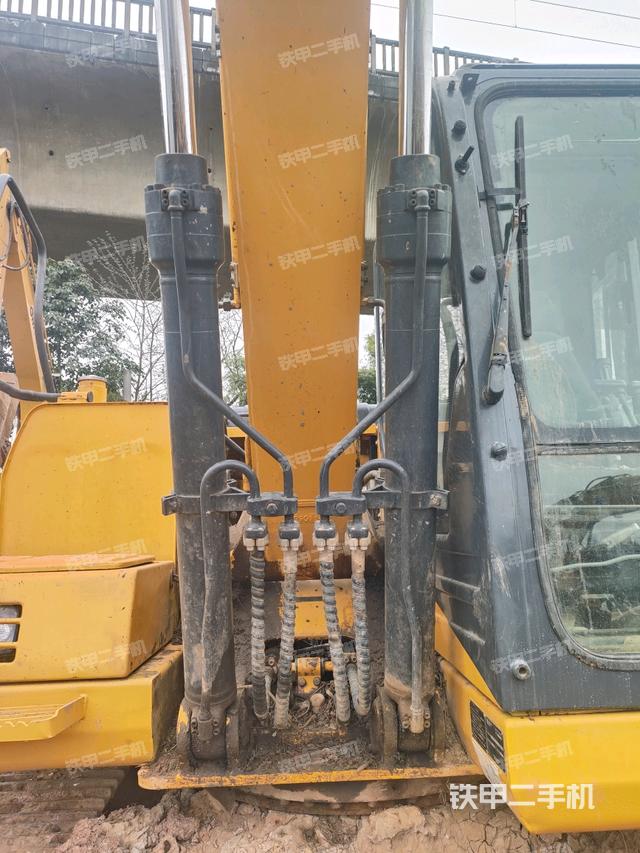 大臂油缸整體?豎拍（工作和回轉(zhuǎn)裝置）