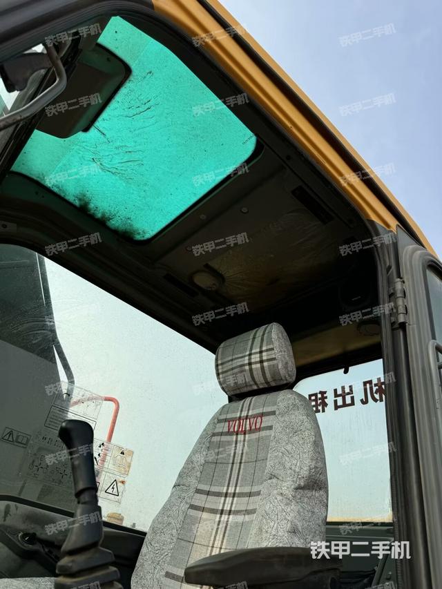 駕駛室頂部(整機外觀) 駕駛室頂部(整機外觀)