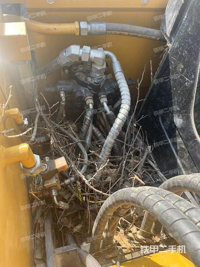 回轉(zhuǎn)馬達和主控閥（整機外觀）