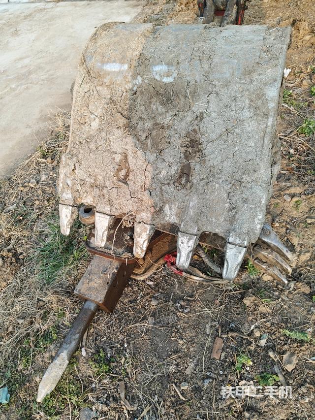 鏟斗右后整體（工作和回轉(zhuǎn)裝置）