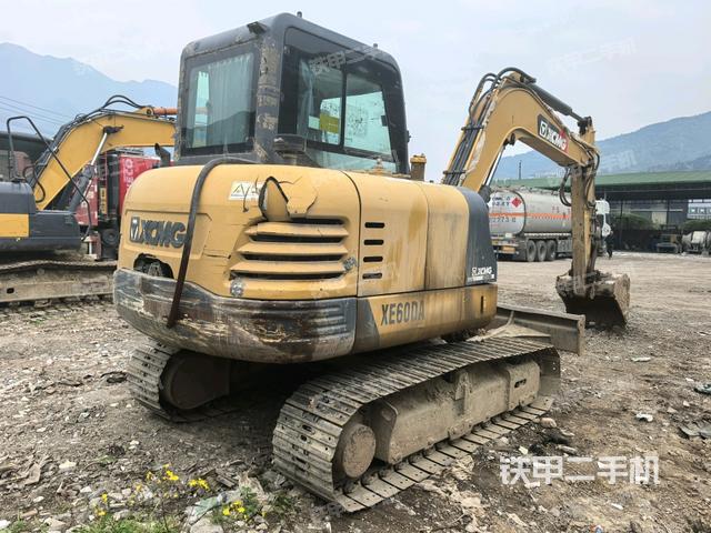 右后45(整機外觀) 右后45(整機外觀)