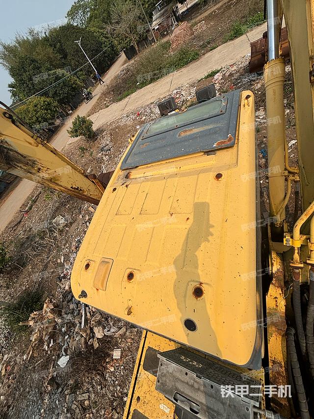 驾驶室顶部（整机外观）