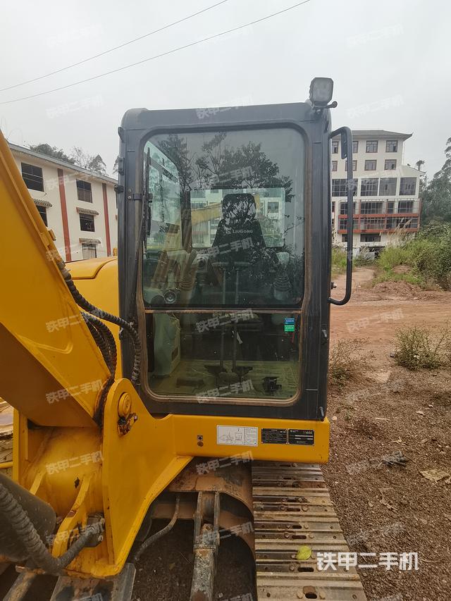 駕駛室整體（整機外觀）