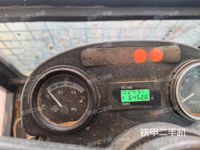 駕駛室整體（整機(jī)外觀）