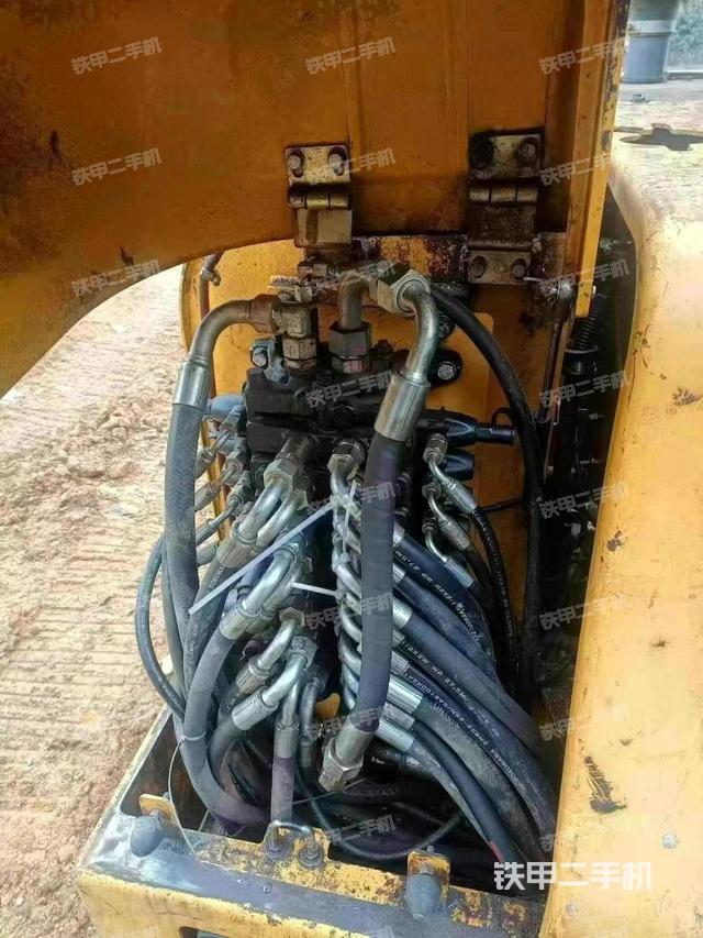 回转马达和主控阀（整机外观）