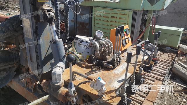 駕駛室操作臺(tái)(設(shè)備外觀及核心部件) 駕駛室操作臺(tái)(設(shè)備外觀及核心部件)