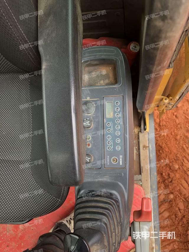 座椅左側控制臺/音響/含左手柄（駕駛室部分）