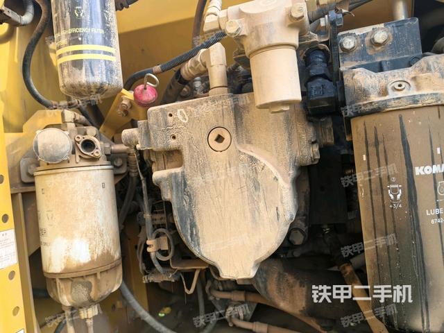 液壓泵艙室正面整體(整機(jī)外觀) 液壓泵艙室正面整體(整機(jī)外觀)