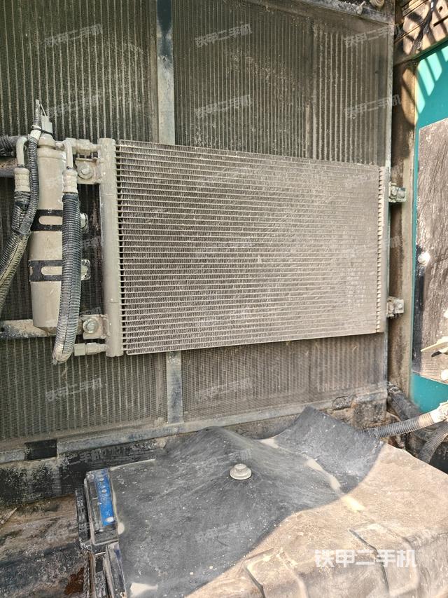 散熱器正面(大件艙室) 散熱器正面(大件艙室)