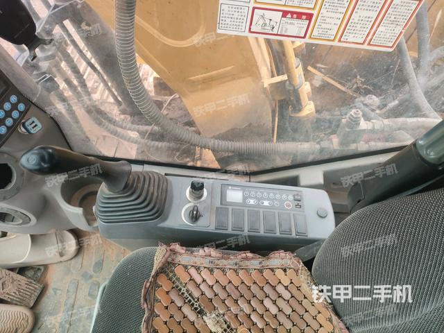 座椅右側(cè)控制臺(tái)/鑰匙門/油門/含右手柄（駕駛室部分）