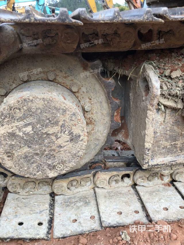 左驅(qū)動輪（行走機(jī)構(gòu)）