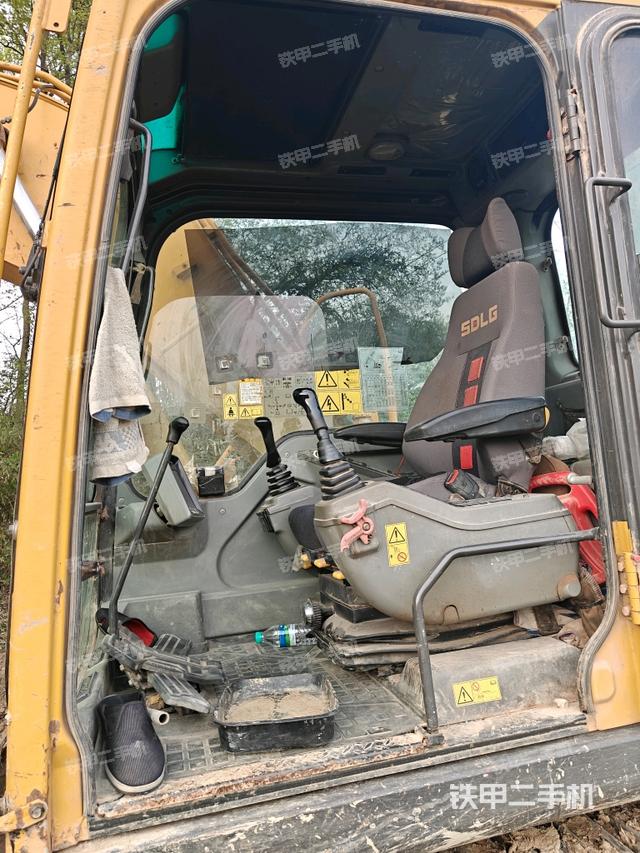 座椅右側(cè)控制臺/鑰匙門/油門/含右手柄（駕駛室部分）