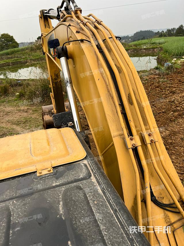 驾驶室顶部（整机外观）