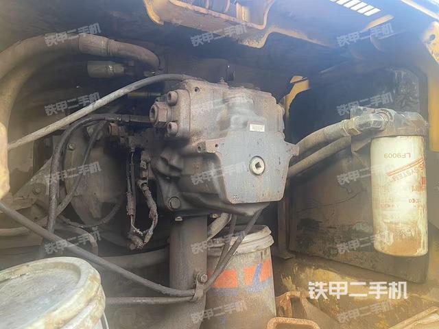 液壓泵艙室正面整體（整機(jī)外觀）