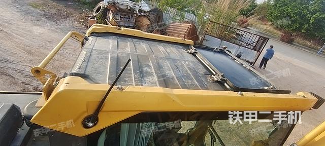 驾驶室顶部（整机外观）