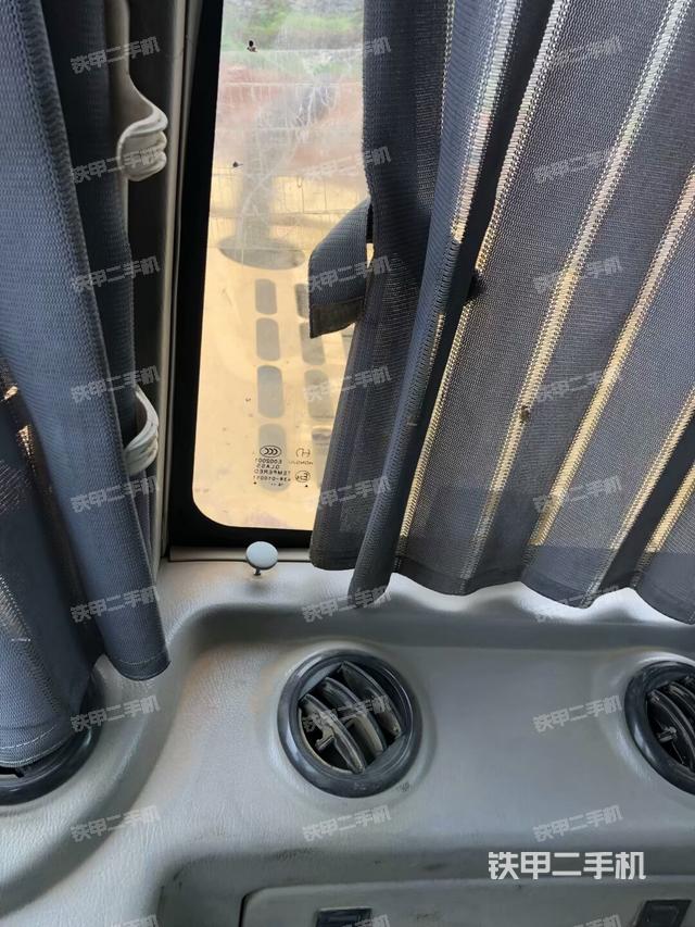 后窗玻璃角標（駕駛室部分）