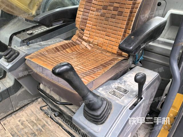 座椅右側(cè)控制臺/鑰匙門/油門/含右手柄（駕駛室部分）