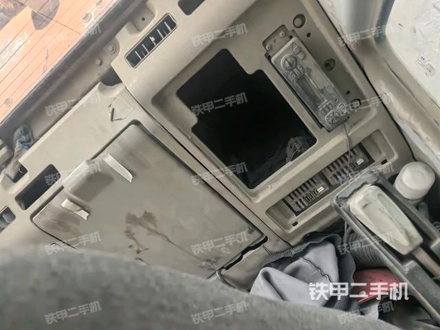 座椅右側(cè)控制臺/鑰匙門/油門/含右手柄(駕駛室部分) 座椅右側(cè)控制臺/鑰匙門/油門/含右手柄(駕駛室部分)