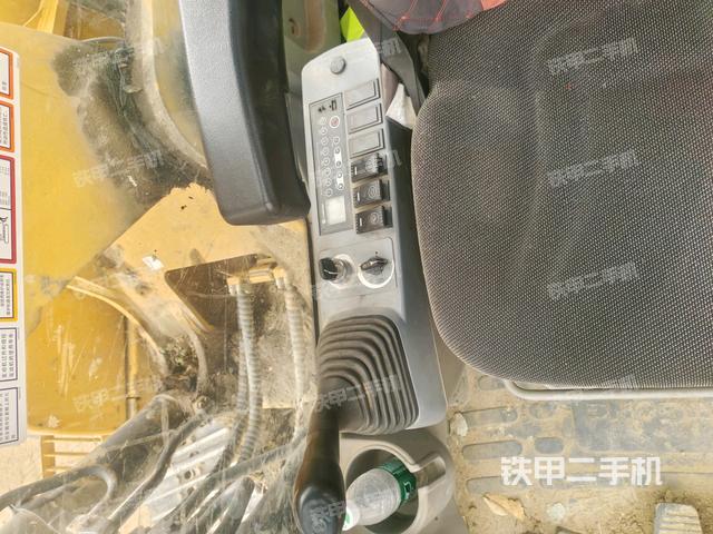 座椅右側(cè)控制臺/鑰匙門/油門/含右手柄（駕駛室部分）