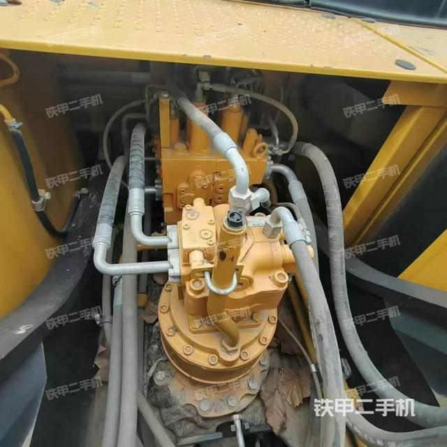 回轉(zhuǎn)馬達(dá)和主控閥(整機(jī)外觀) 回轉(zhuǎn)馬達(dá)和主控閥(整機(jī)外觀)