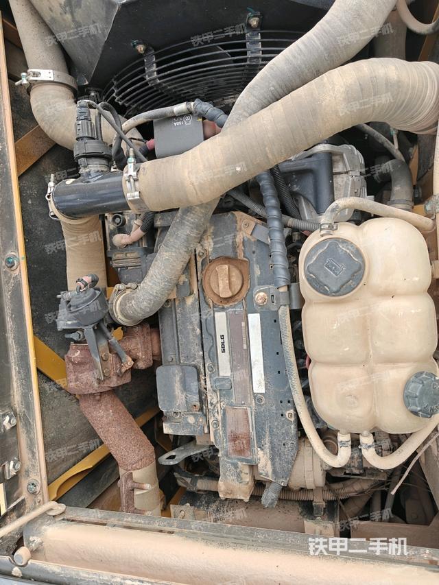 發(fā)動(dòng)機(jī)室（上車部件）