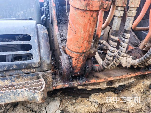 鏟斗右后整體(工作和回轉裝置) 鏟斗右后整體(工作和回轉裝置)