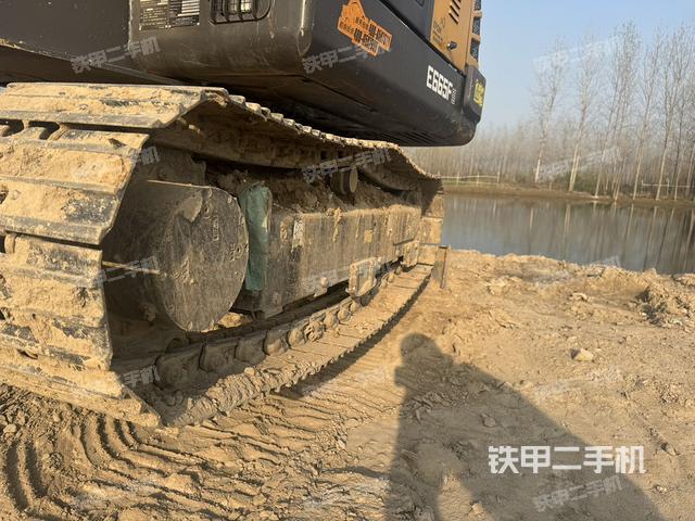 左側(cè)履帶整體?(行走機(jī)構(gòu)) 左側(cè)履帶整體?(行走機(jī)構(gòu))