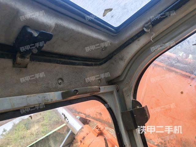 左后方玻璃角標(駕駛室部分) 左后方玻璃角標(駕駛室部分)