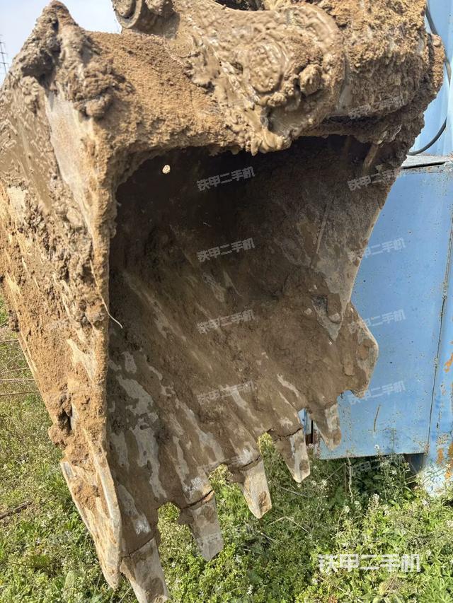 轉(zhuǎn)盤和下車架正前(工作和回轉(zhuǎn)裝置) 轉(zhuǎn)盤和下車架正前(工作和回轉(zhuǎn)裝置)