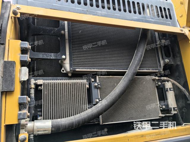 散熱器正面(大件艙室) 散熱器正面(大件艙室)