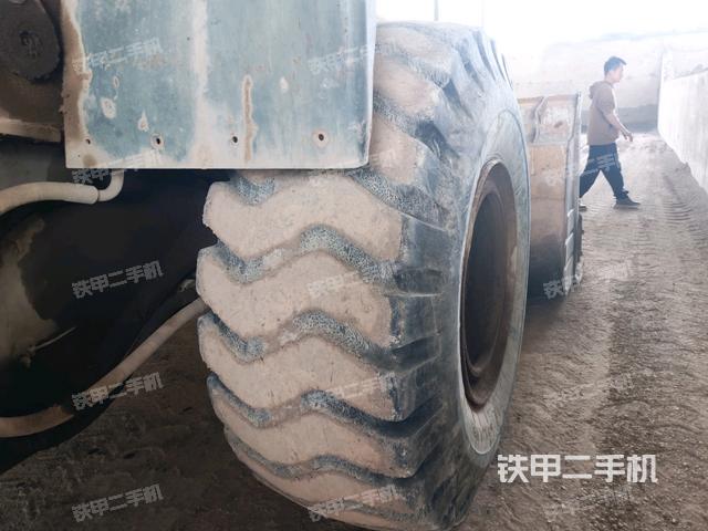 右前輪（行走機(jī)構(gòu)）