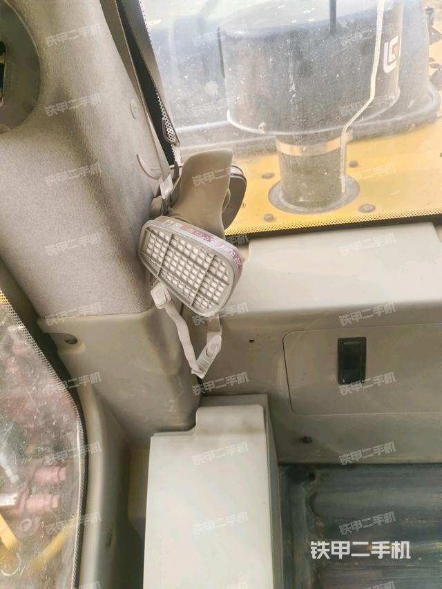 后窗玻璃角標（駕駛室部分）