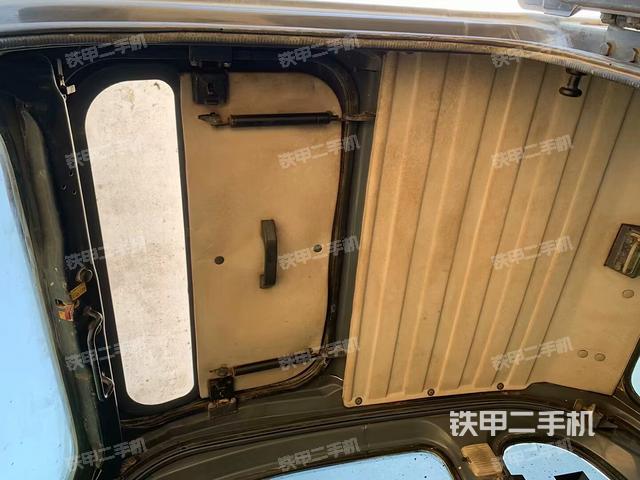 駕駛室頂部(整機外觀) 駕駛室頂部(整機外觀)