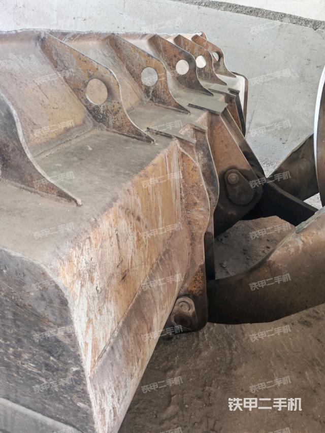 鏟斗油缸側(cè)面（工作裝置）