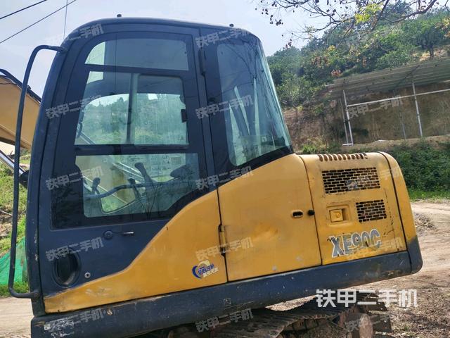 ?駕駛室正側(cè)（駕駛室部分）