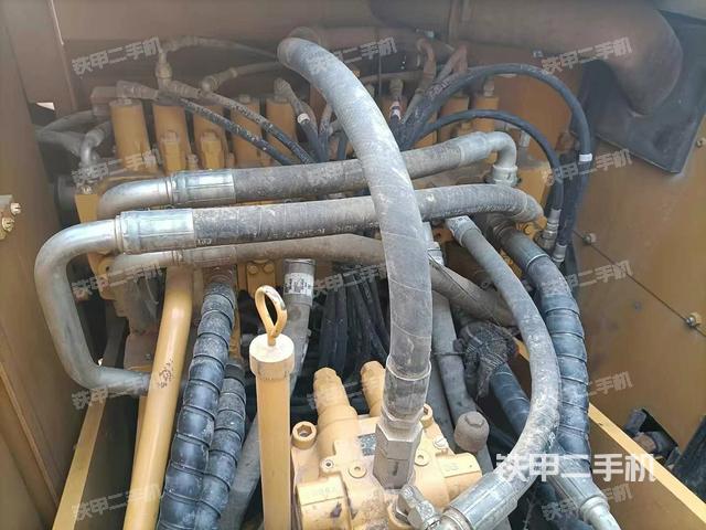 回轉(zhuǎn)馬達和主控閥（整機外觀）