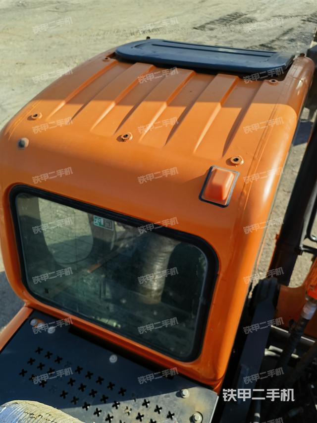 驾驶室顶部（整机外观）