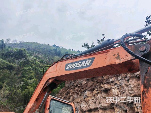 鏟斗右后整體（工作和回轉(zhuǎn)裝置）