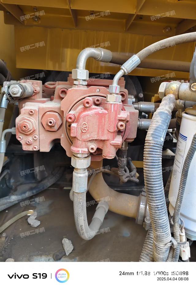 液壓泵艙室正面整體(整機(jī)外觀) 液壓泵艙室正面整體(整機(jī)外觀)