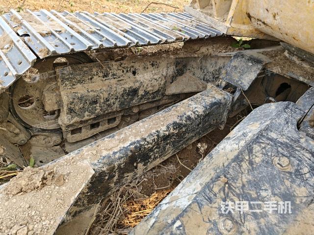 轉(zhuǎn)盤和下車架正前（工作和回轉(zhuǎn)裝置）