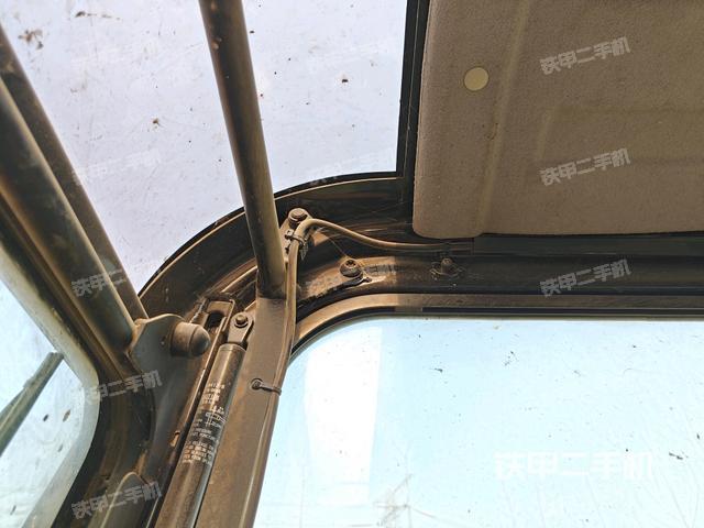 座椅右側(cè)控制臺/鑰匙門/油門/含右手柄（駕駛室部分）